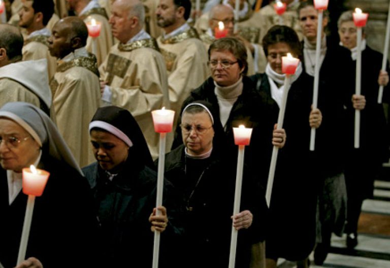 religiosos y religiosas en la celebración de la Jornada de la Vida Consagrada en el Vaticano 2 febrero 2015
