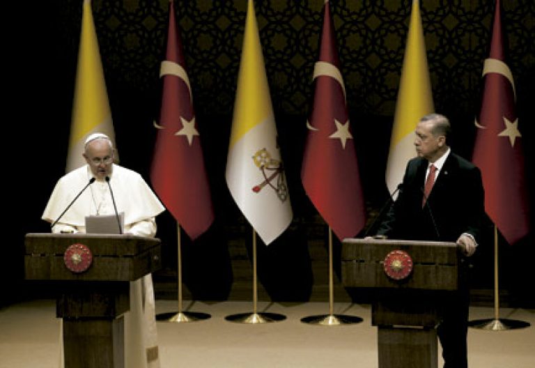 papa Francisco y Recep Tayyip Erdogan, presidente de Turquía, en el viaje de Francisco a Turquía noviembre 2014
