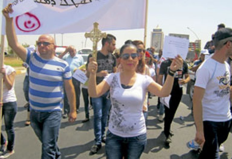 cristianos perseguidos en Irak se manifiestan en contra del Estado Islámico
