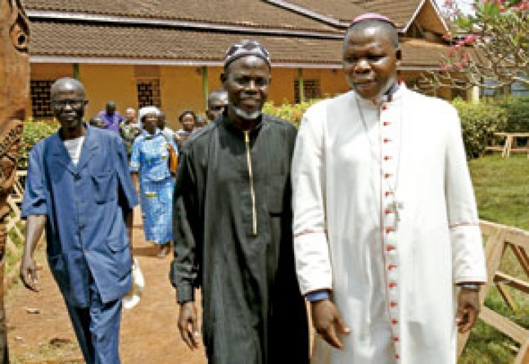 Dieudonné Nzapalainga, arzobispo de Bangui, y Kobine Layama, imán de Bangui, República Centroafricana