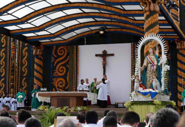 papa Francisco preside la misa en Ñú Guazú, Paraguay, 12 julio 2015