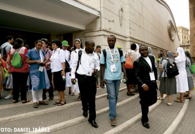 jóvenes religiosos participan en el Encuentro Mundial organizado en el Vaticano septiembre 2015