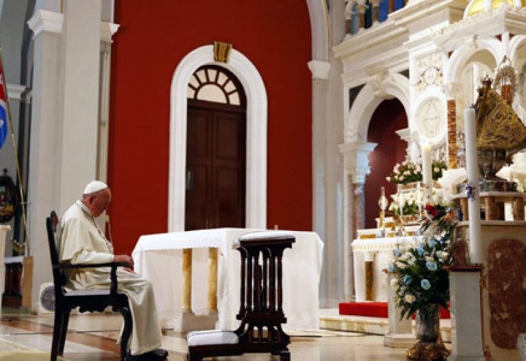 papa Francisco reza en el santuario de la Virgen de la Caridad del Cobre, Patrona de Cuba, en