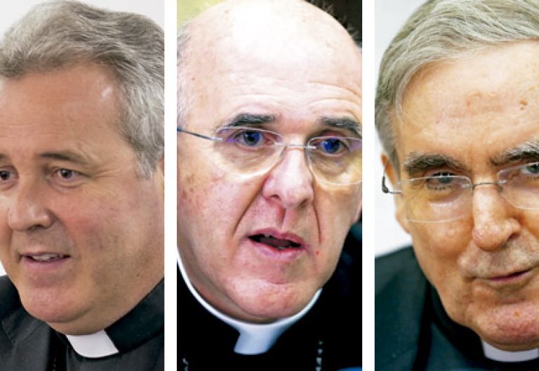Mario Iceta, obispo de Bilbao, Carlos Osoro arzobispo de Madrid y Lluís Martínez Sistach cardenal arzobispo de Barcelona, obispos participantes en el Sínodo de la Familia 2015