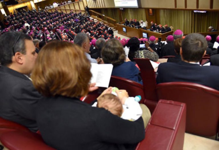 Aula sinodal en el Sínodo de la Familia 2015 apertura de las sesiones 5 octubre 2015