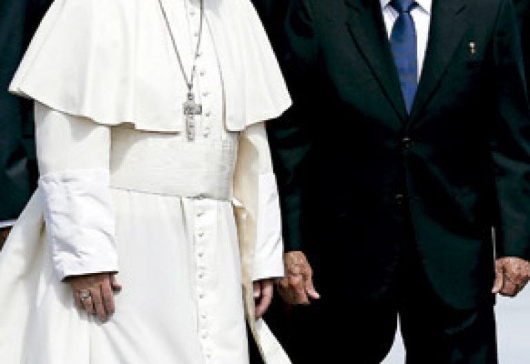 papa Francisco con Raúl Castro presidente de Cuba en el histórico encuentro entre el papa y Kirill de Moscú 12 febrero 2016