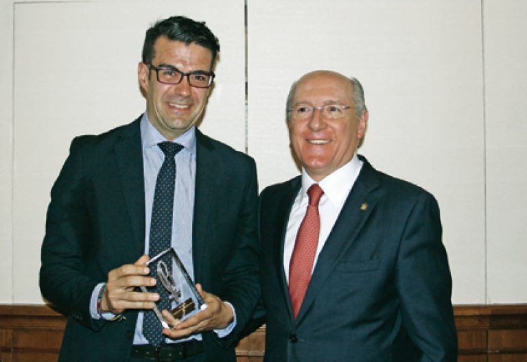 José Beltrán recibe el Premio "Lolo" de Periodismo Joven
