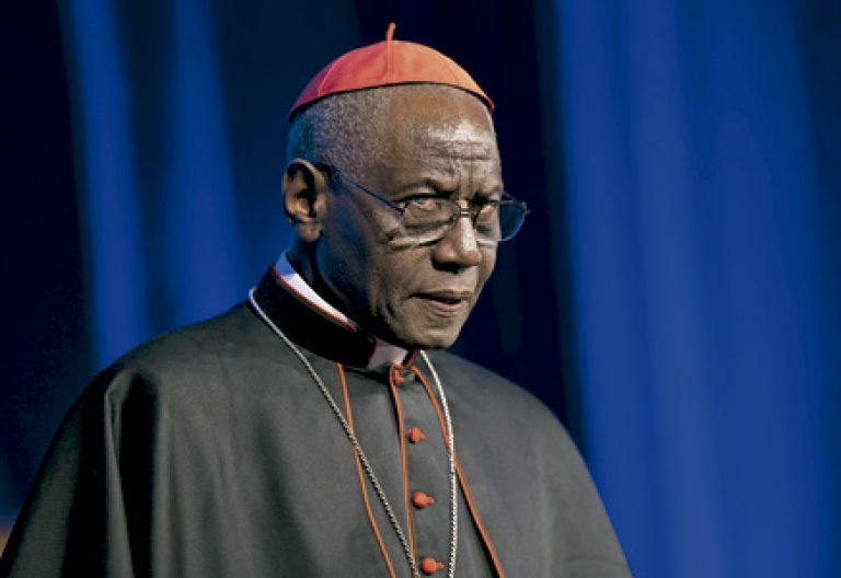 cardenal Robert Sarah, guineano, prefecto del Culto Divino y Disciplina de los Sacramentos
