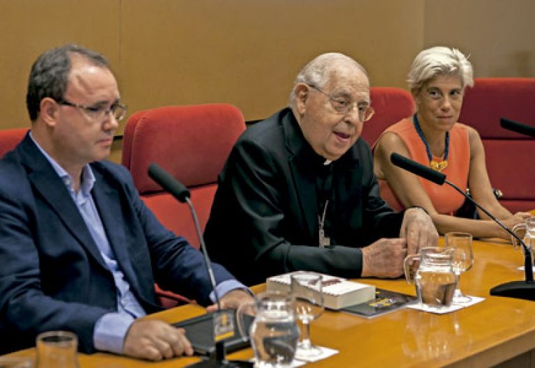cardenal Antonio Maria Vegliò en un encuentro en Madrid con entidades eclesiales vinculadas a la pastoral de las migraciones organizado por la Universidad Pontificia Comillas octubre 2016