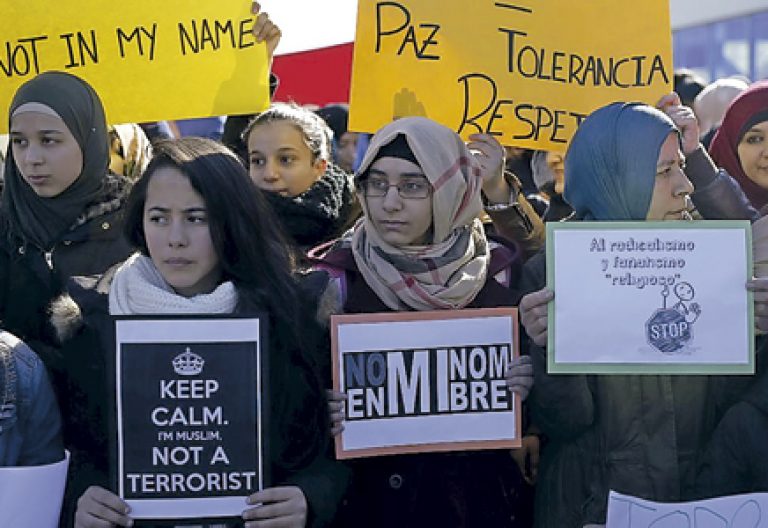 concentración de musulmanes en Madrid para condenar ataques terroristas en Francia 2015