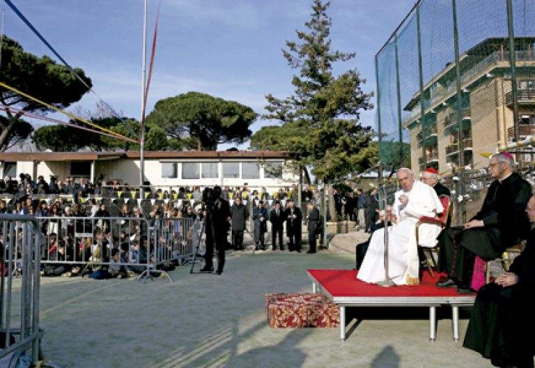 papa Francisco visita parroquia romana de Santa Magdalena de Canossa 12 marzo 2017
