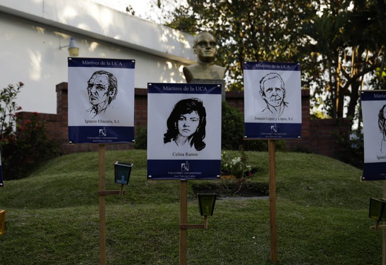 imágenes de los mártires de la UCA jesuitas asesinados en El Salvador 1989