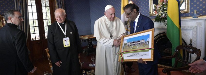 El papa Francisco con el presidente de Mauricio