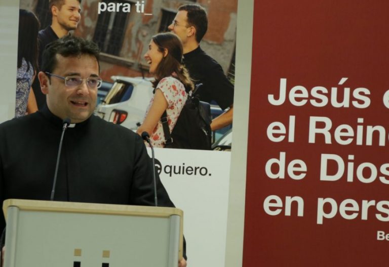 El sacerdote Fernando Alcázar
