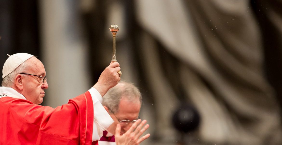 Francisco relega el título de vicario de Cristo y el cardenal Müller