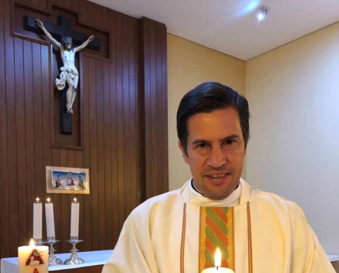 El padre Guillermo Serra explica los problemas de los matrimonios en  cuarentena