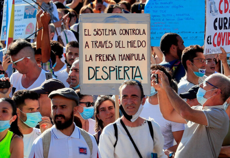 Negacionistas manifestación no a las mascarillas en Colón