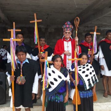 monseñor Rodrigo Aguilar en su diócesis