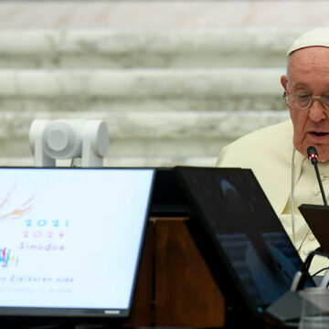 El aviso del papa Francisco al Sínodo: “No se trata de contraponer jerarquía a fieles laicos,