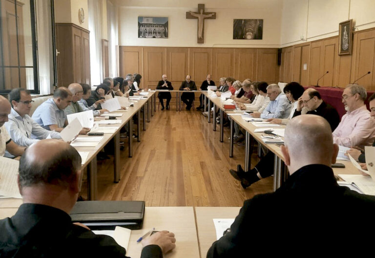 Constitución del nuevo órgano diocesano de Pamplona