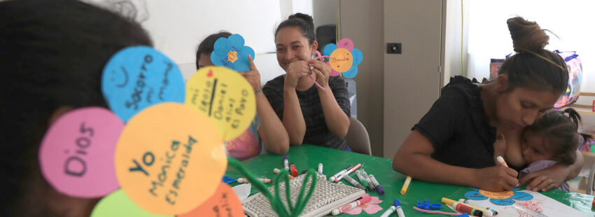 Migrantes permanecen en el albergue 'El buen Samaritano', en Ciudad Juárez, Chihuahua