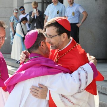 El cardenal José Cobo, con los nuevos obispos auxiliares de Madrid, José Antonio Álvarez y Vicente Martín