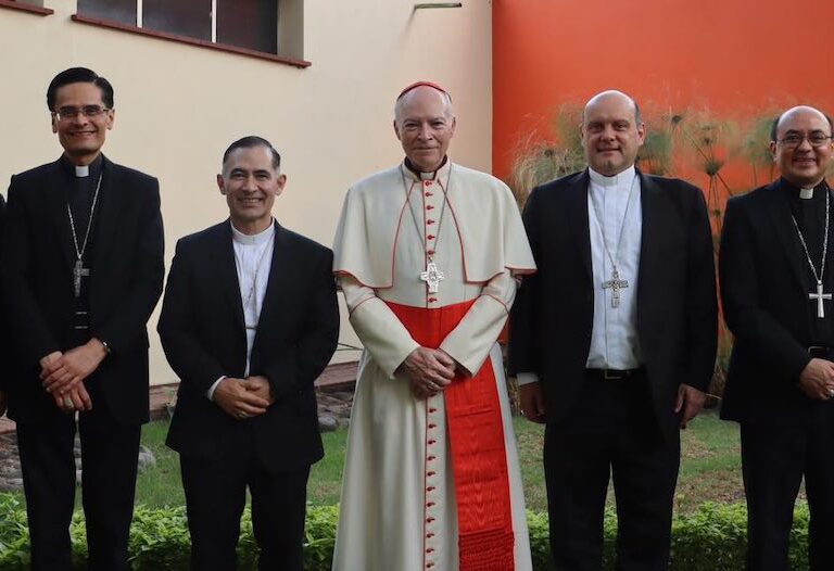 Cardenal Aguiar y obispos de la Arquidiócesis de México
