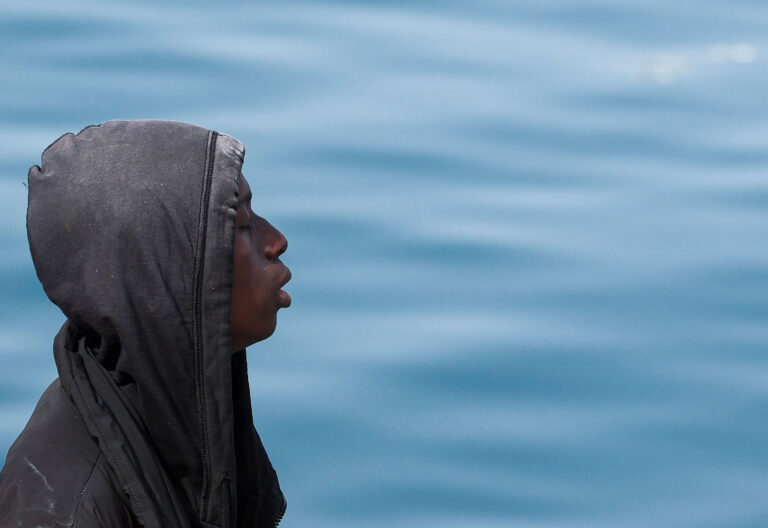 Inmigrante en el puerto de Arguineguín, Gran Canaria