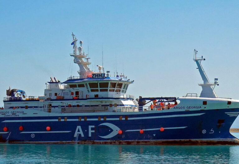 Naufragio del buque Arcos Georgia en las islas Malvinas con 10 españoles a bordo