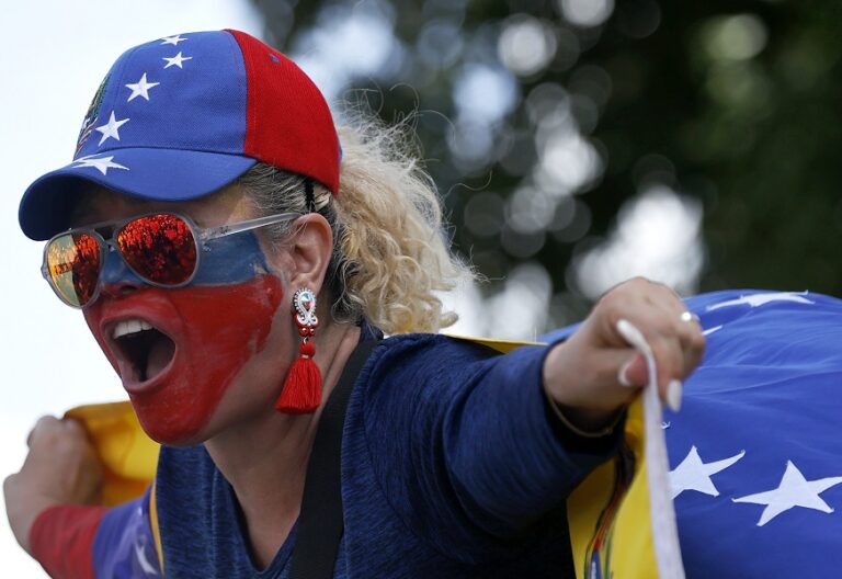 Una venezolana protesta por el resultado de las elecciones