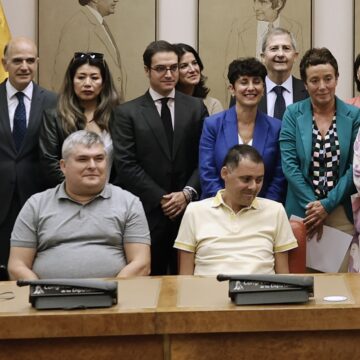 Firma enmiendas de la Ley de la ELA en el Congreso