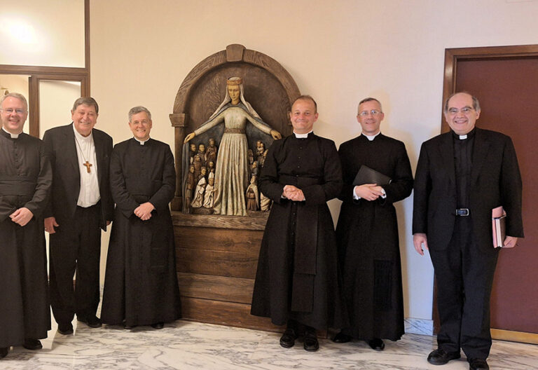 Los tradicionalistas de la Fraternidad Sacerdotal de San Pedro afrontan una visita apostólica