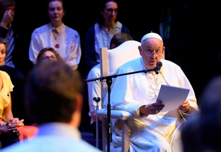 La Universidad Católica de Lovaina arremete contra el Papa tras su visita