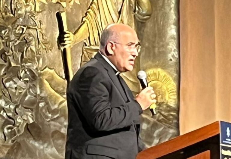 Cardenal José Tolentino en conferencia en la Basílica de Guadalupe en México