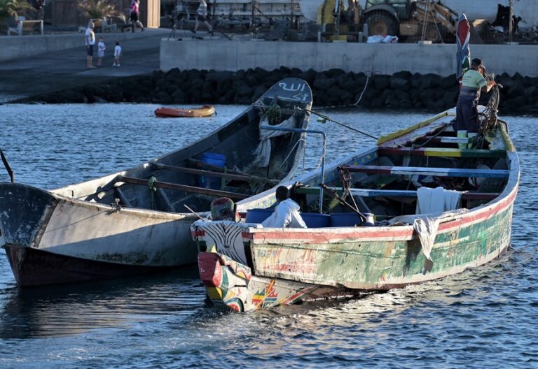 Cayucos en la isla de El Hierro