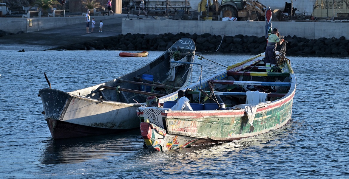 Cayucos en la isla de El Hierro