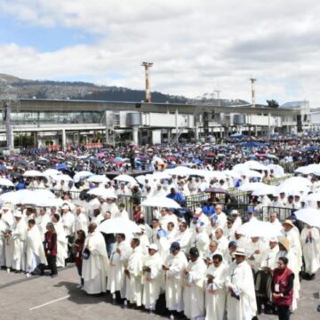 Iglesia ecuatoriana abre la “tienda eucarística del mundo” en la explanada del parque