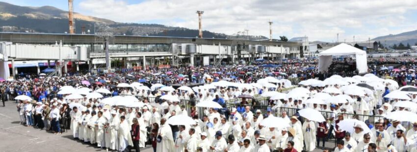 Iglesia ecuatoriana abre la “tienda eucarística del mundo” en la explanada del parque