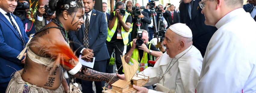 El papa Francisco, en Papúa Nueva Guinea: “Las mujeres tienen la fuerza de  dar la vida, de construir, de hacer crecer un país”