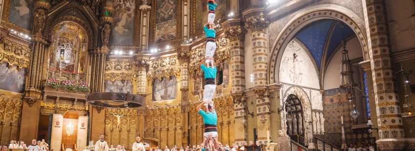 Los Castellers de Vilafranca, en la basílica de Montserrat