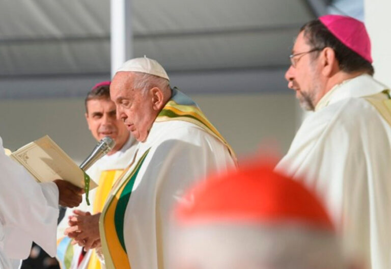 Francisco reivindica en su misa final en Bélgica que en la Iglesia “hay sitio para todos pero no