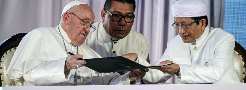 El Papa, con el imán de Yakarta