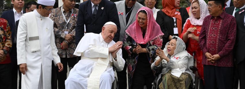 El Papa, en el encuentro interreligioso de Yakarta