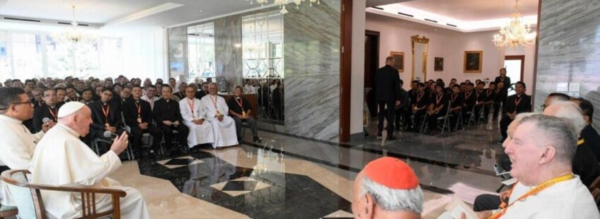 El papa Francisco, con los jesuitas de Indonesia