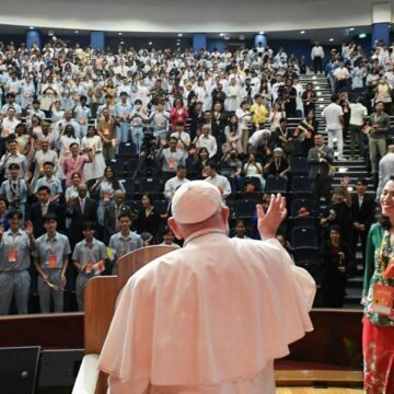 El papa Francisco, en el encuentro con jóvenes de Singapur