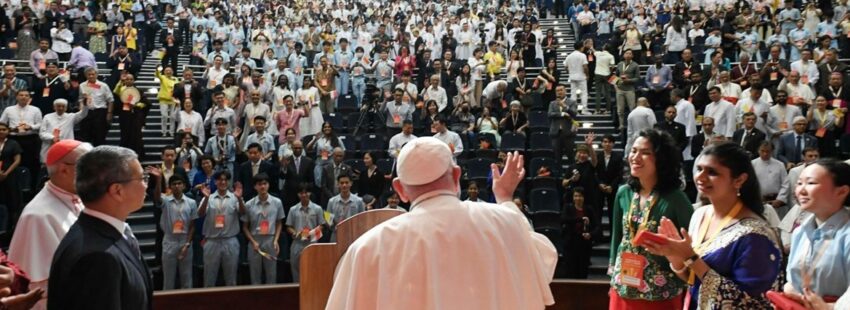 El papa Francisco, en el encuentro con jóvenes de Singapur