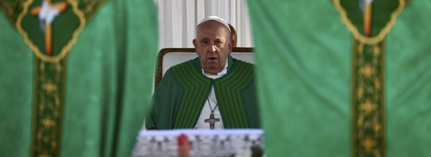 El papa Francisco, durante la misa celebrada en Papúa Nueva Guinea