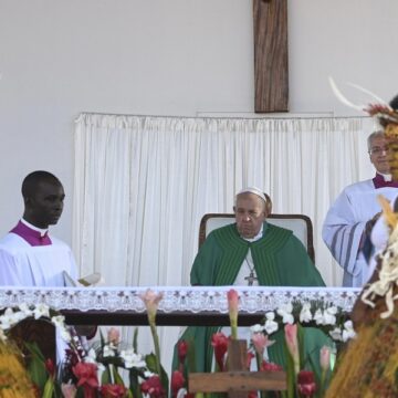 El papa Francisco, durante la misa celebrada en Papúa Nueva Guinea