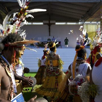 El papa Francisco, durante la misa celebrada en Papúa Nueva Guinea