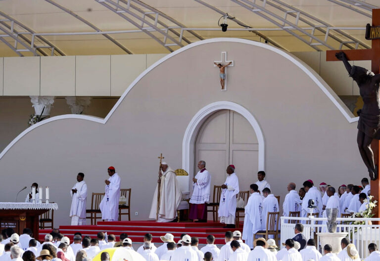 El papa Francisco, durante la misa en Timor Oriental